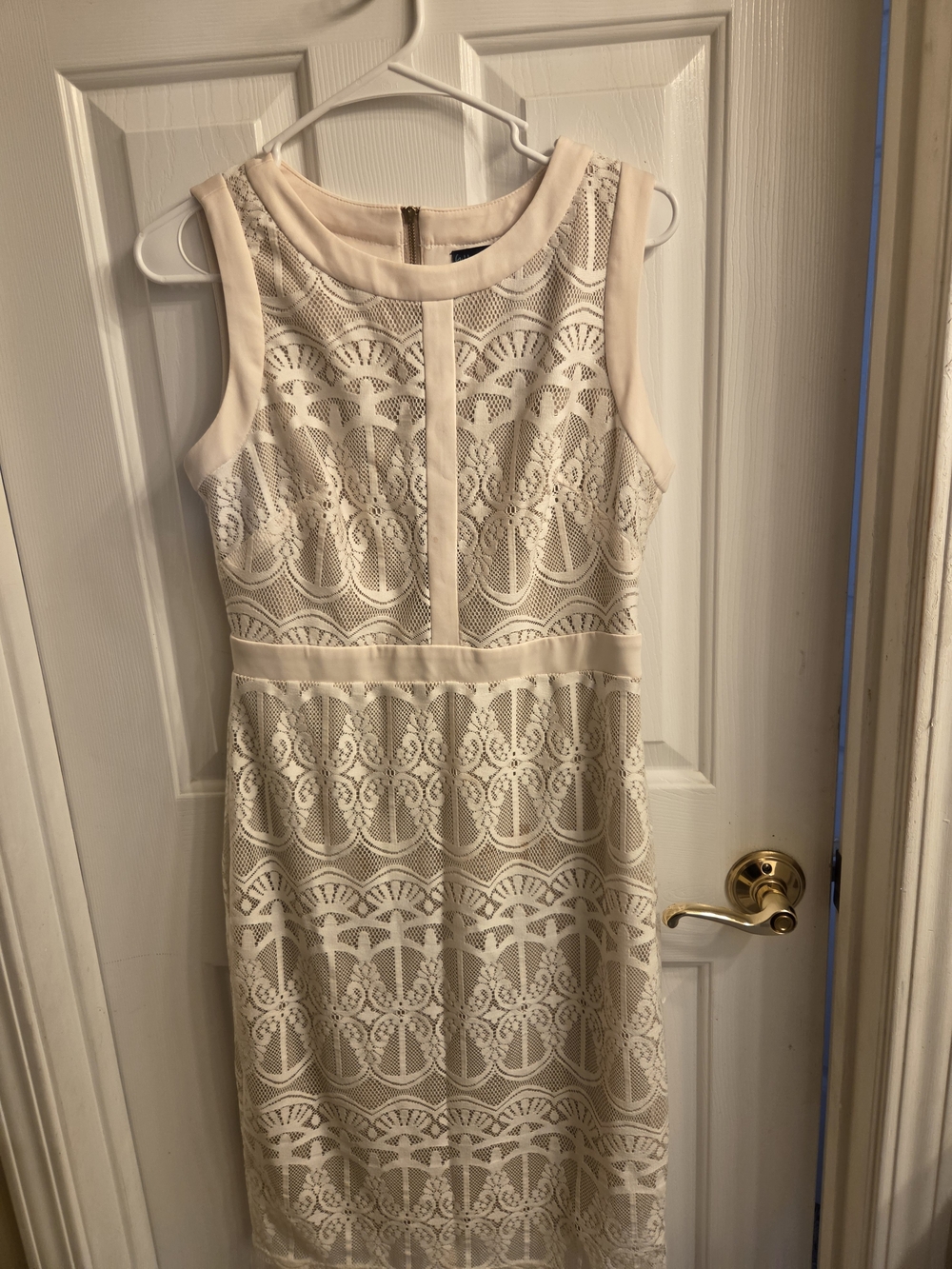 Gabby Skye Cream Lace Sleeveless Sheath Dress